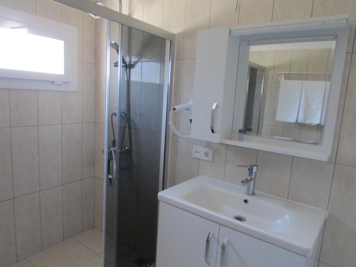 גוג'ק Guentur Hotel & Restaurant מראה חיצוני תמונה